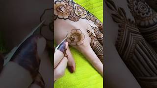 floral design | intricate finger details