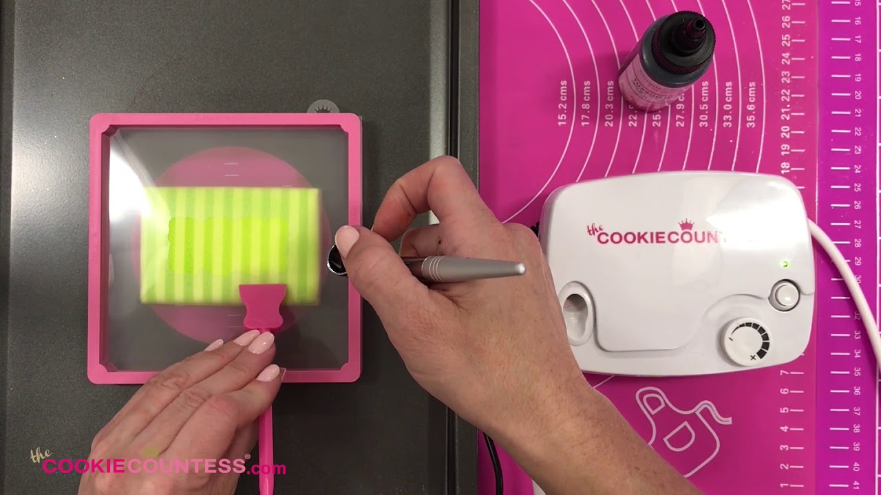 Tips on using an airbrush machine for cookies - Biscuit Studio