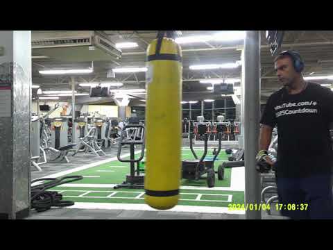 THANKSGIVING HEAVY BAG WORKOUT TO STALLONE RAMBO / ROCKY QUOTES WHILE MAKING HEALTHY EYE CONTACT