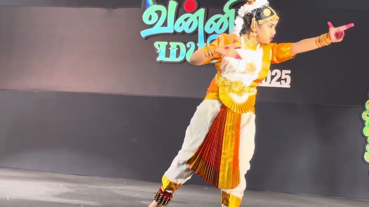 Vanni mayil. 1st prize..kalaraikal vizhi thirakkum karthigaike