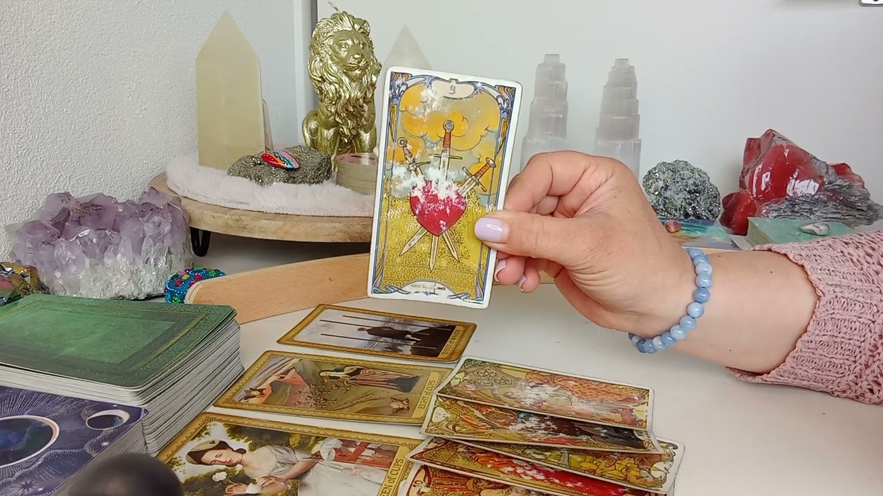 Steenbok ♑️ Liefde 🩷 Iemand besluit om zich terug te trekken!  Focus op de toekomst ❣️🙏🍀