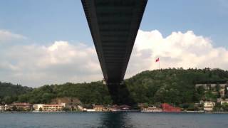 Под Мостом В Стамбуле