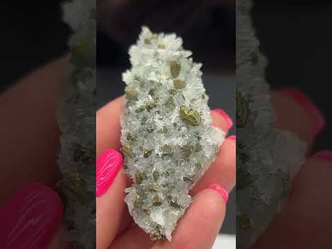 КВАРЦ із ПІРИТОМ - натуральний камінь - Болгарія, видео 1