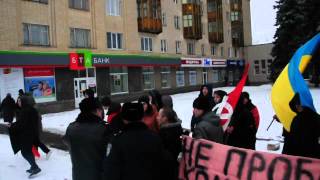 Политика: В Житомире коммунисты и милиция защитили памятник Ленину от националистов