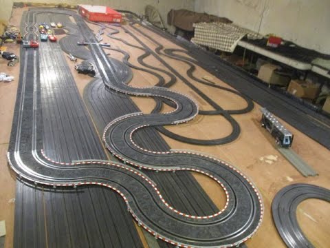 SCX COMPACT 1/43 SLOT CAR RACE TRACK - YouTube
