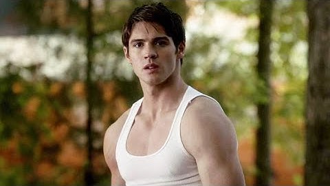 Legacies 1x03 Jeremy Gilbert Helps Alaric With The Salvatore School | The Vampire Diaries