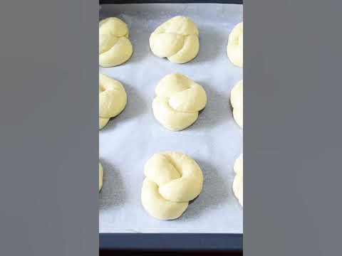 Формовка красивых булочек с сахаром☺ #shorts #выпечка #pastries - YouTube