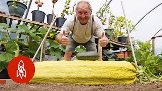 This Gardener Regularly Grows 100Pound Vegetables