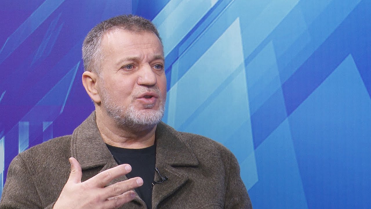 Pokazuje SRBINU RANE, ja sam treći NISI trojicu nego dvojicu...Ejub Keserović