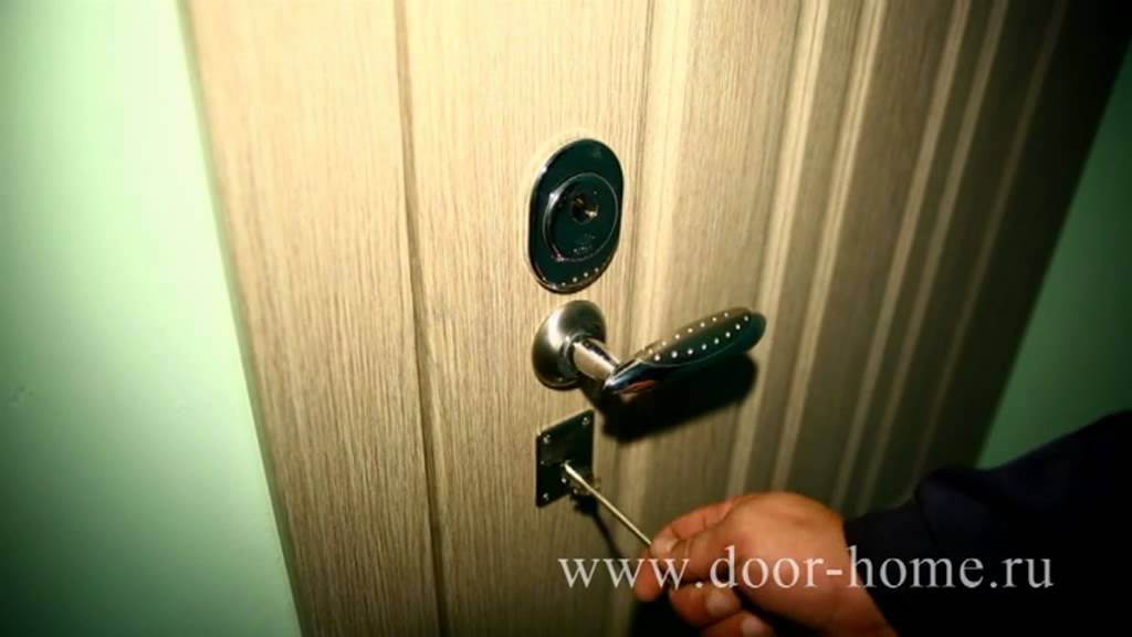 Установка входной металлической двери в квартиру с зеркалом. - YouTube