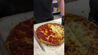 slice the pizza ??? #pizzalover #pizzarecipe #pizza #kuliner #fastfood