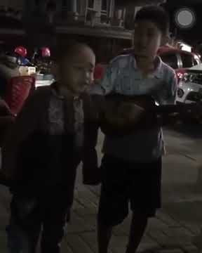 Anak kecil nyanyi Tuhan ku cinta dia [ngamen lucu] ig