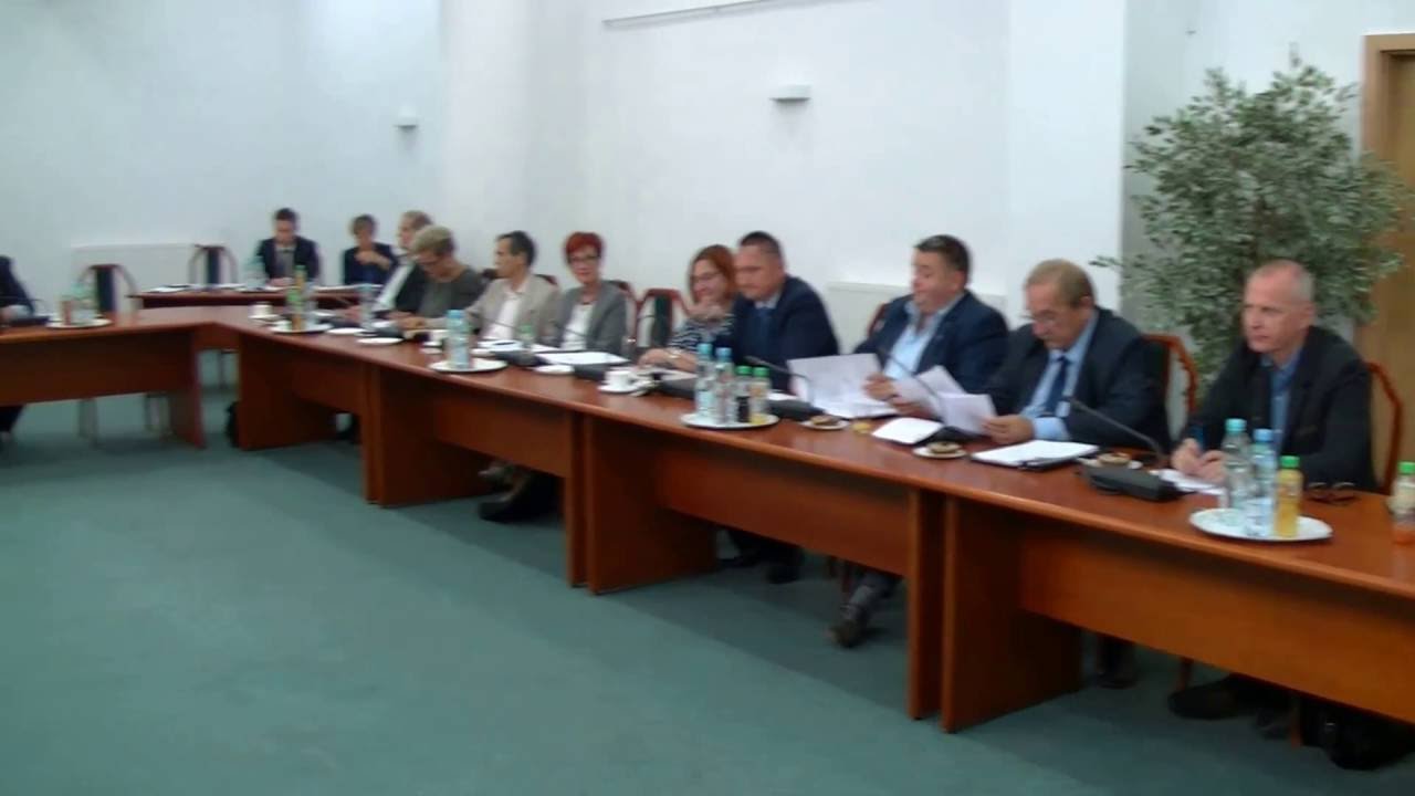 video to gif OLSZTYN24: XVIII sesja Rady Powiatu w Olsztynie (5)