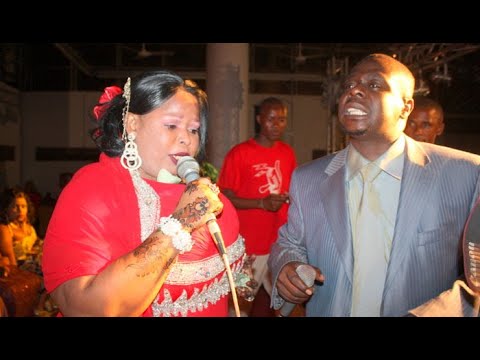 Khadija Yusuph "Mzee Yusuph na Mkewe Wanarudi Mjini" / Walikuwa kijijini / Mimi Sitaimba - YouTube