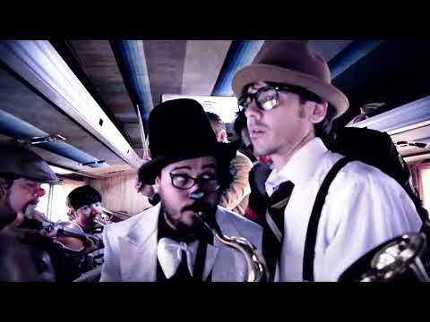 Triciclo Circus Band - Excusez Moi (Video Oficial)