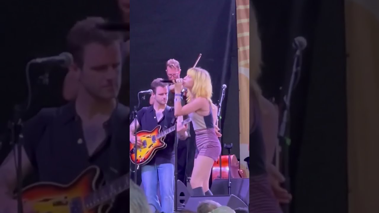 Hayley Williams Mirtazapine Live Debut 2025