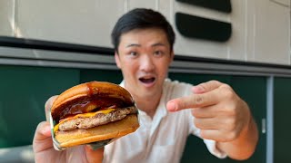 インドネシアにある世界1のハンバーガー食べてみた！【国際カップルグルメ】