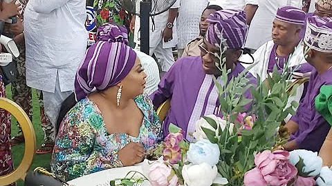 ACTRESS LAIDE BAKARE GOES DOWN ON HER KNEE FOR K1 DE ULTIMATE @ALAWIYE HOUSE WARMING PARTY