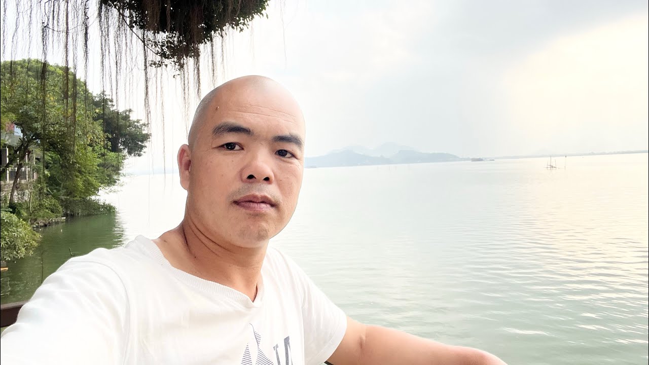 HỒ NÚI CỐC / NGƯỜI VẬN CHUYỂN 