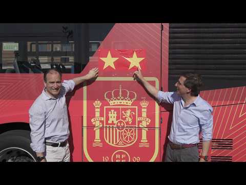 ⭐⭐ El bus de EMT Madrid que homenajea a la selección ya luce la segunda estrella