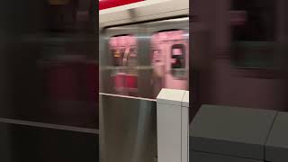 大阪メトロⓂ️Ⓜ️の御堂筋線のミャクミャクラッピング列車