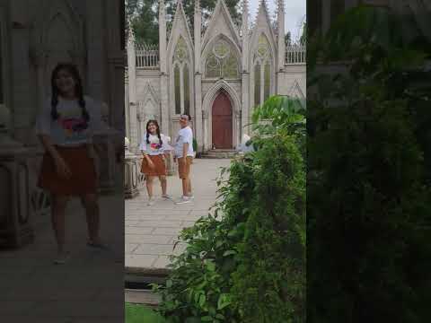 Video Cặp đôi dễ thương chụp tại lâu đài #shorts - youtube