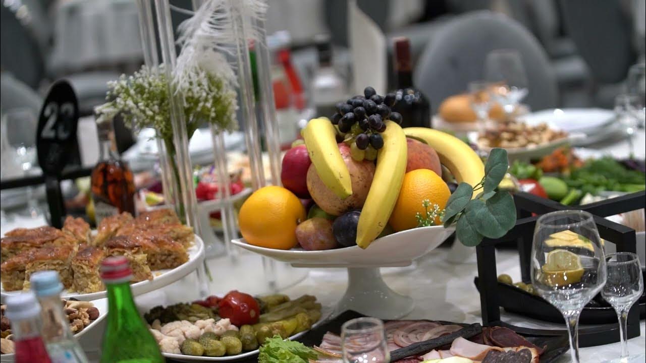 Yetuk onaning osilgan kokraklari yosh yigitlarni hayajonga soladi