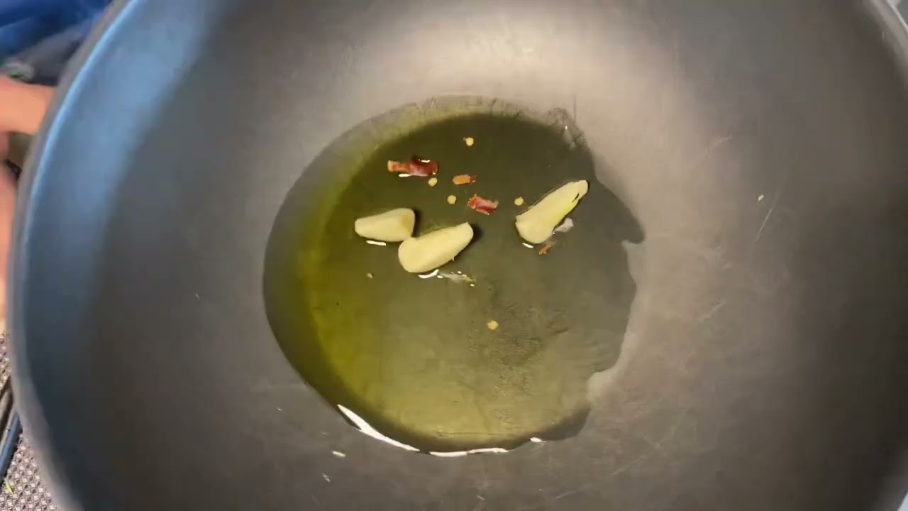 Ravioli di pesce con sugo di gamberi e pomodorini