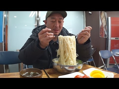 ENG] 많이 달라고 말하면 큰일난다는 국숫집을 다녀왔습니다.(Janchi-guksu(Banquet Noodles)Mukbang eating show)