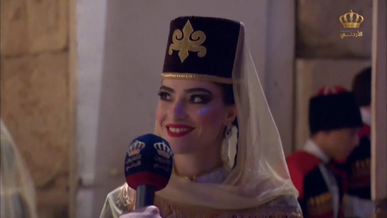 وسط حضور جماهيري كثيف .. عروض أكثر من رائعة من فرقة النادي الأهلي للفلكلور الشركسي