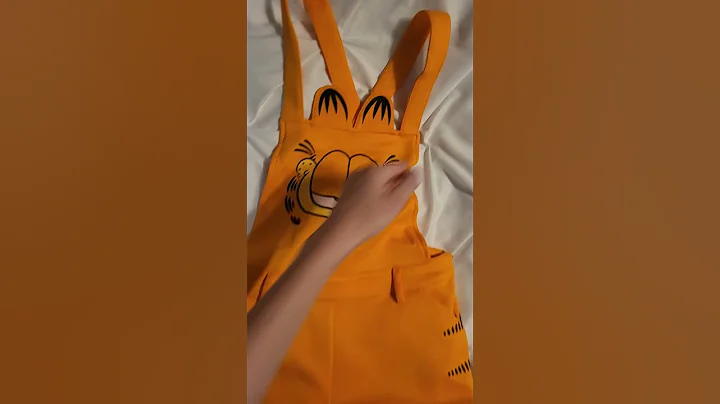 unboxing!?!? #garfield #hottopic #silly #cat #unboxing #clothes #outfit #furry #fyp