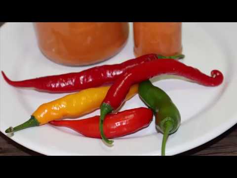 Dedo de moça, pitanga, bode e malagueta são alguns tipos de pimenta utilizados pelo mestre-pimenteir. 