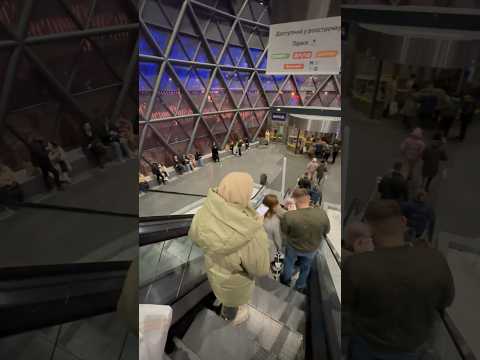 Стою в толпе людей #варярындина #ryndinschannel #украина #киев #социофобия #люди