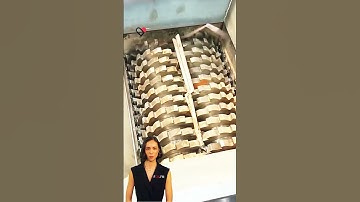 #fcnfm Intermeshing blade design shredder for superior grip on irregular scrap parts
