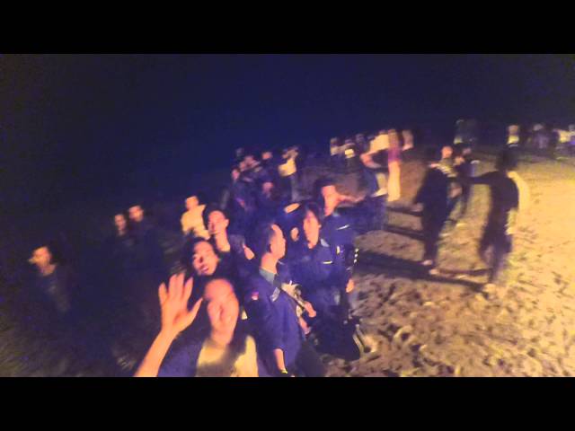 Suasana malam di pantai seru giilaaa !!!!!! #bengkulu class=