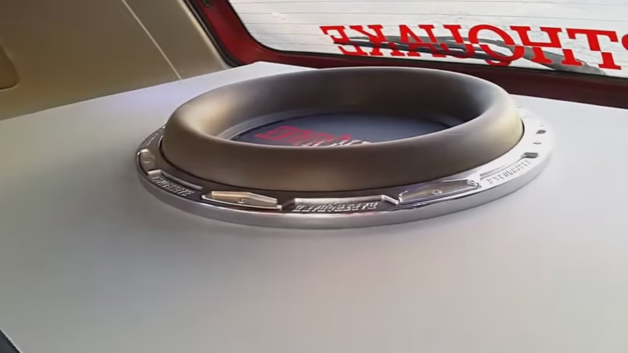 king Subwoofer Earthquake HoleeS 15 Damn Bass 28hz YouTube