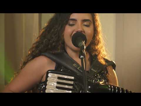 Bella Raiane e Banda - Ao vivo - Cúmbia do Amor