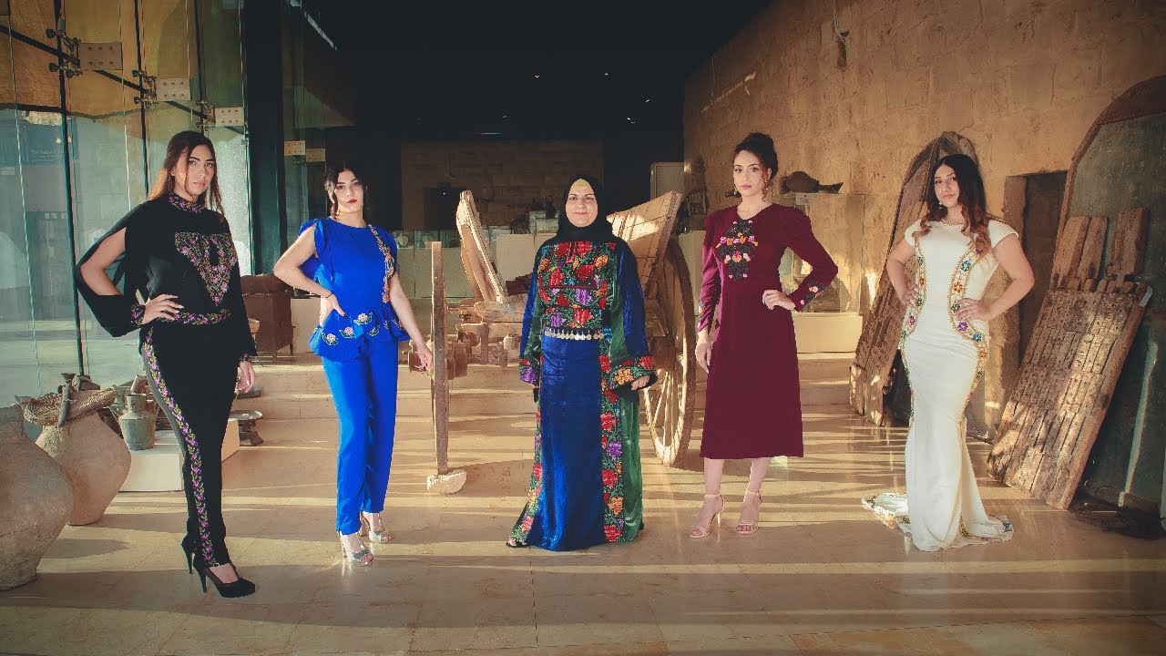 عرض أزياء المصممة رحمه أبو طربوش - مجموعة زهر البنفسج