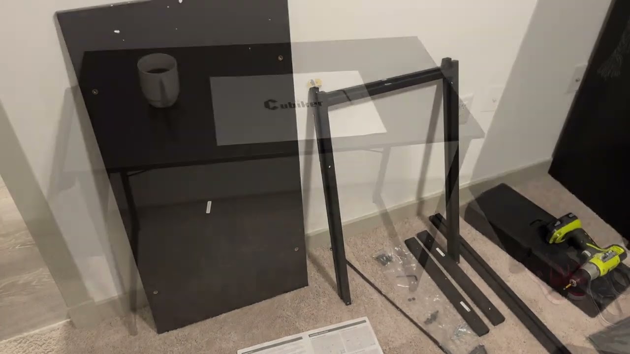 Cubiker Desk: A Great Desk For Small Minimalist Setup