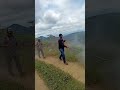 Comunidad unida fumigando su carretera en El Líbano Tolima, vereda las rocas #campo #carpati
