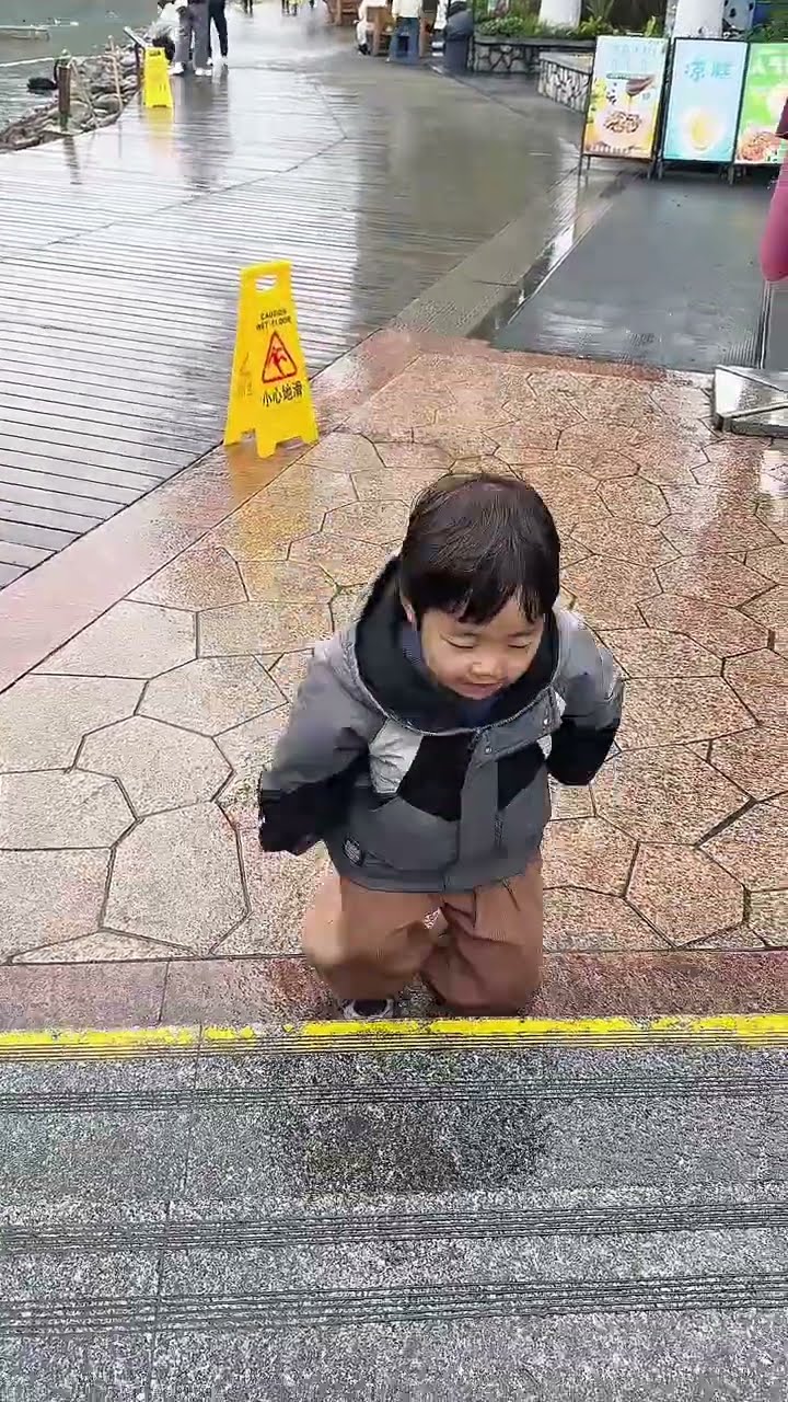 爸爸带娃果然不一样，儿子学的有模有样！#funny#Cute#呆萌小米宝