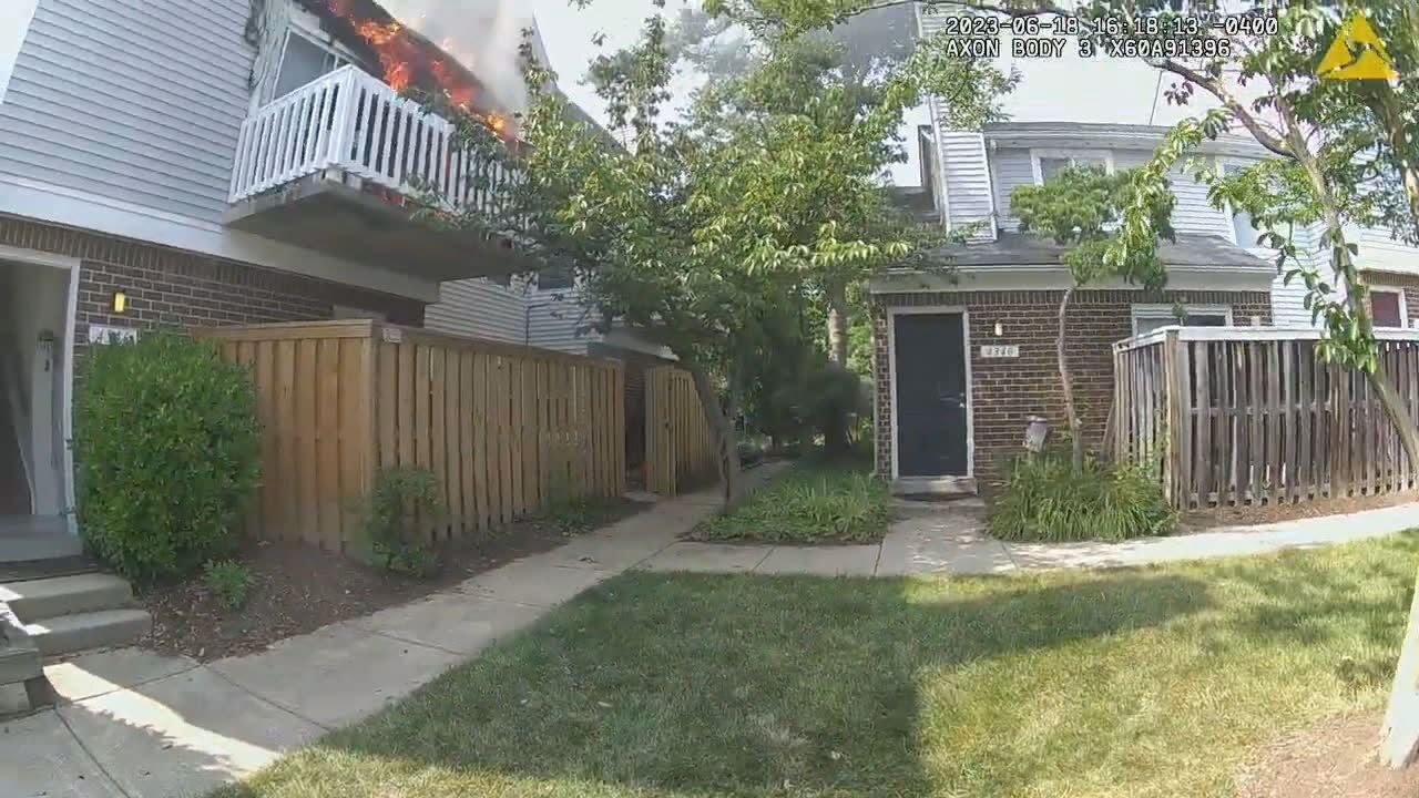 VIDEO: Police officer in Northern Virginia saves dogs from burning home ...