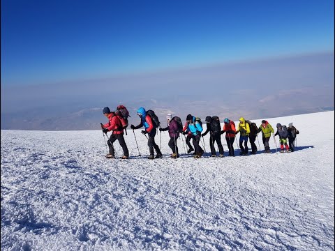 Video: Plezanje Na Gorski Vrh Z Najbolj 