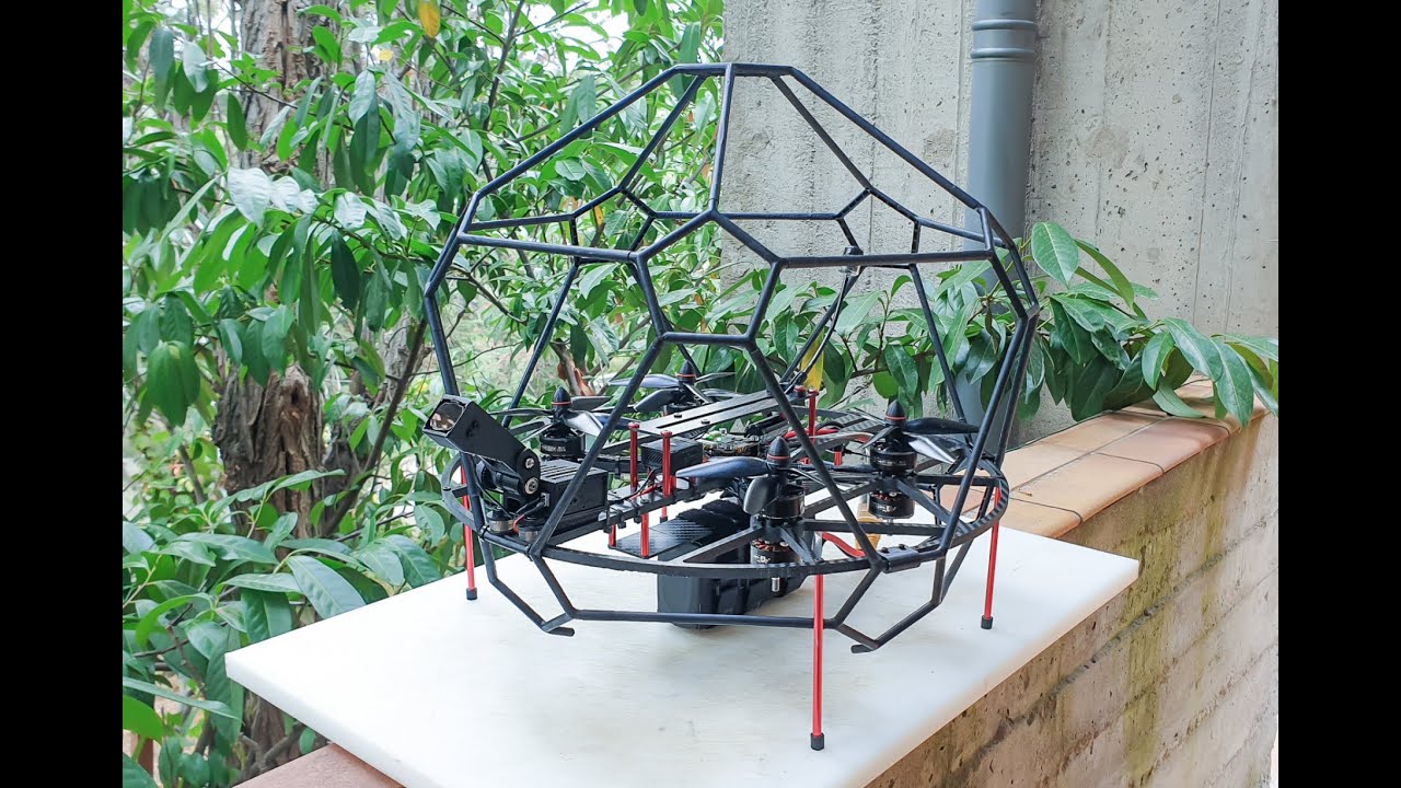 The possibilities in vertical hyperview mode offered by the Xpert Pro Lifter cage drone in a flight