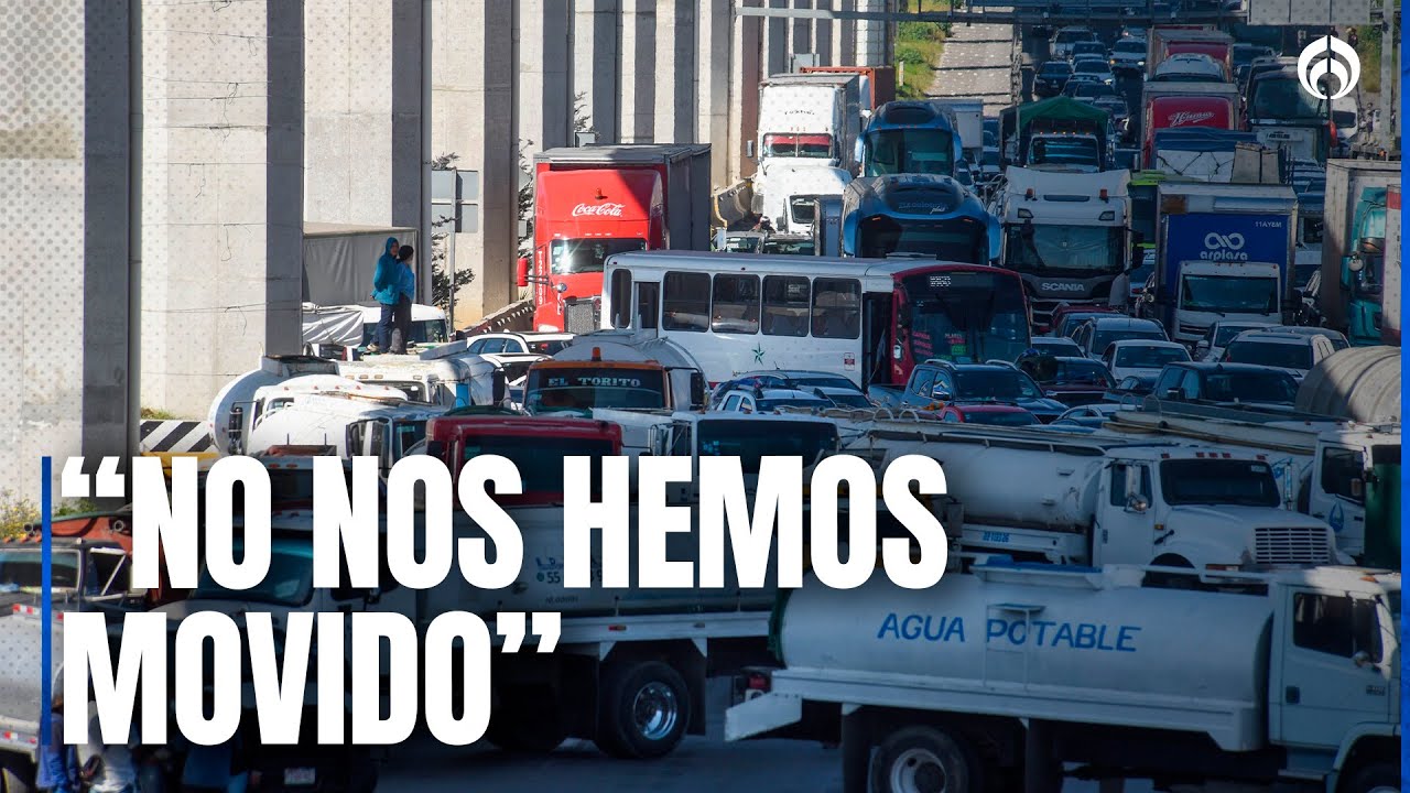 Piperos y campesinos cierran carreteras y dejan a miles varados por horas