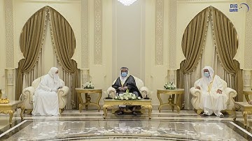 حاكم الشارقة يلتقي عددا من ذوي مقرئي القرآن الكريم الرواد