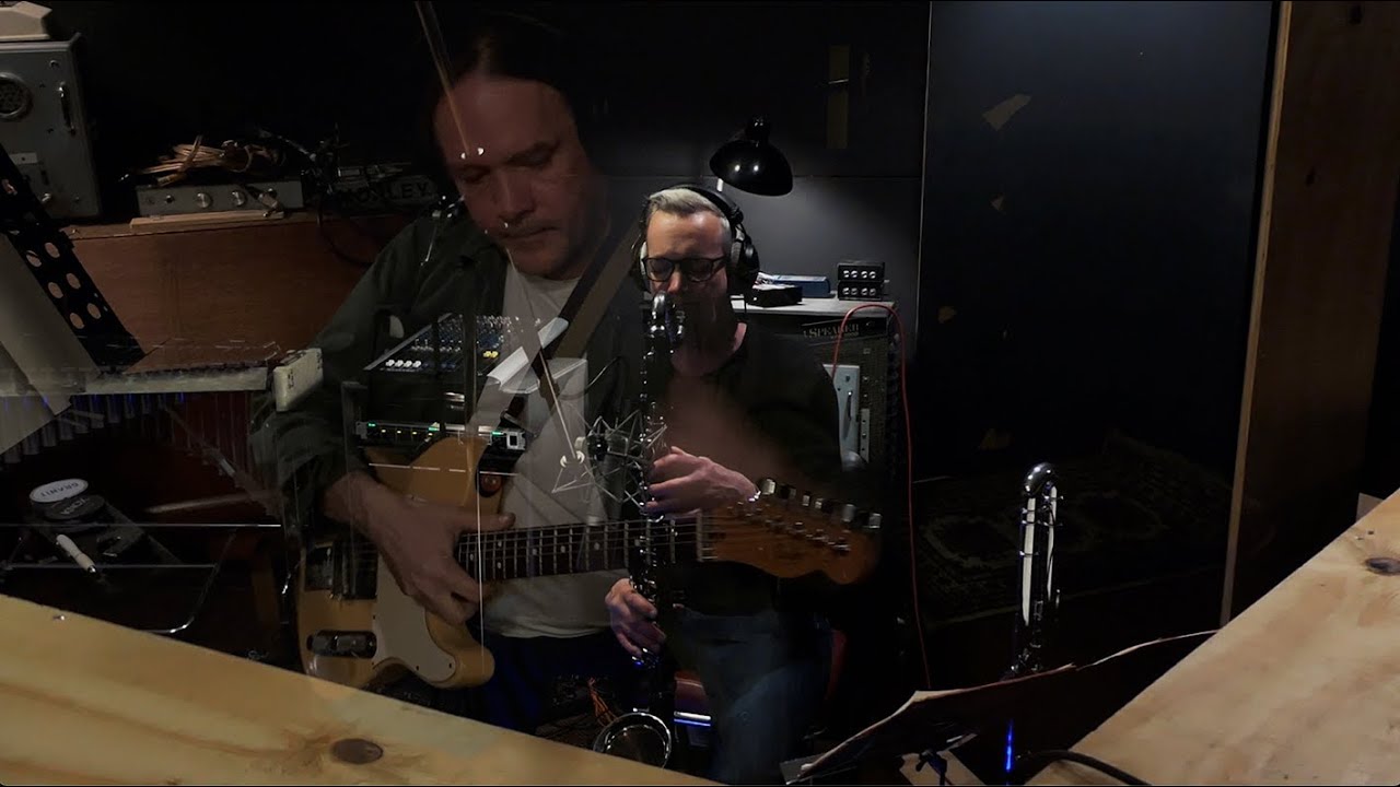 Red Largo - "Hotel Neuf" album trailer auf YouTube ansehen Red Largo - "Hotel Neuf" album trailer auf YouTube ansehen