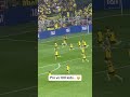 100 طفل ضد لاعب محترف