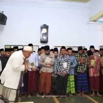 Abuya KH Muhammad Nawawi Umar | Ponpes Kempek Cirebon