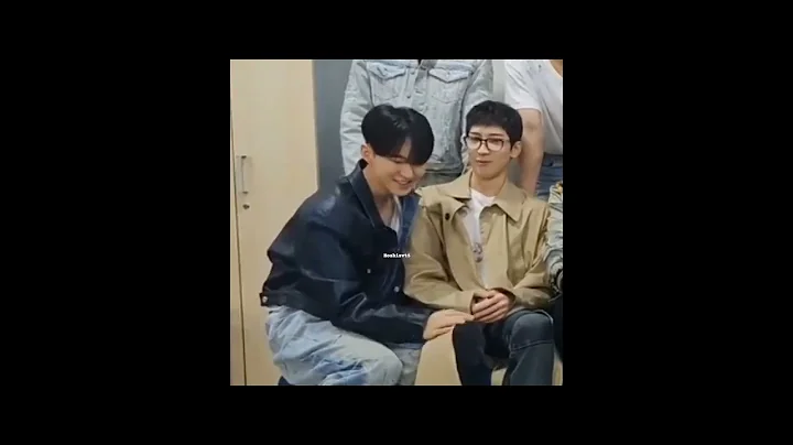 Wonwoo's face when Hoshi touched his knee 😆 #wonwoo #hoshi #seventeen #carat #shorts #tiktok #kpop